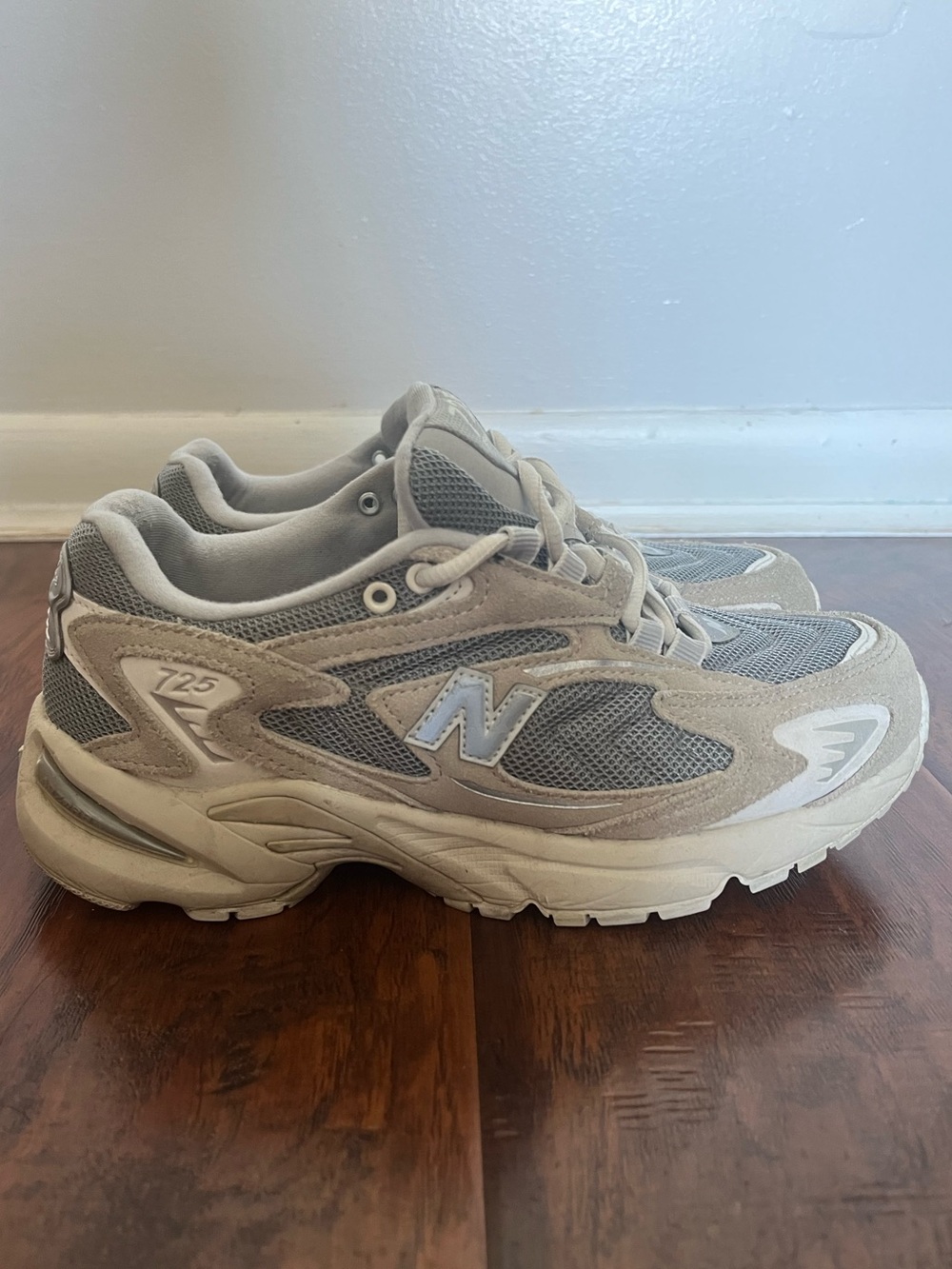 New Balance 725